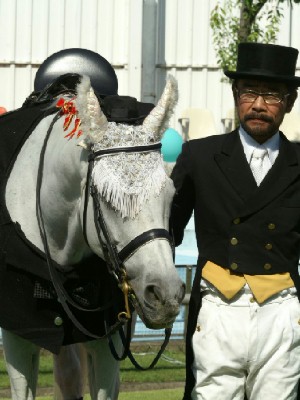 川崎競馬の誘導馬　増田騎手結婚式　登場時　２