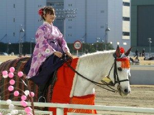 川崎競馬の誘導馬　１月平場和服Ｖｅｒ　ユーちゃん　４