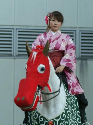 川崎競馬の誘導馬　１月獅子舞　和服Ｖｅｒ２