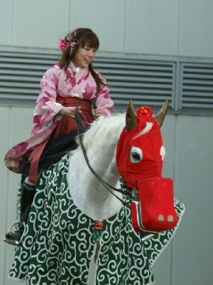川崎競馬の誘導馬　１月獅子舞　和服Ｖｅｒ３