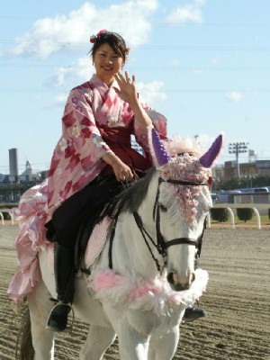 川崎競馬の誘導馬　１月開催　ドレスＶｅｒ　３