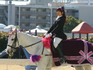 川崎競馬の誘導馬　１月開催　正装Ｖｅｒ　トーチくん　２