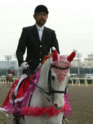 川崎競馬の誘導馬　１２月　クリスマス　アロワナリング　１