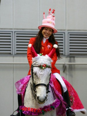 川崎競馬の誘導馬　１２月開催　誕生日祝いＶｅｒ　１