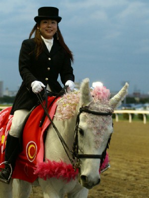 川崎競馬の誘導馬　４月開催　桜＆こいのぼり　赤Ｖｅｒ　ユーちゃん２