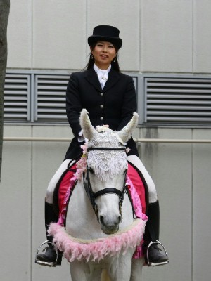 川崎競馬の誘導馬　４月開催　桜Ｖｅｒ　ユーちゃん　１.jpg