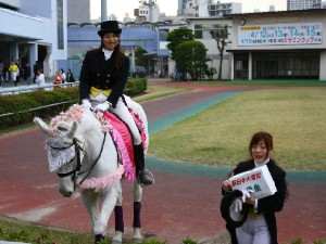 川崎競馬の誘導馬　４月開催　義援金募金Ｖｅｒ　３.jpg