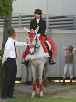 川崎競馬の誘導馬　５月開催　カーネーションＶｅｒ　トーチくん　１